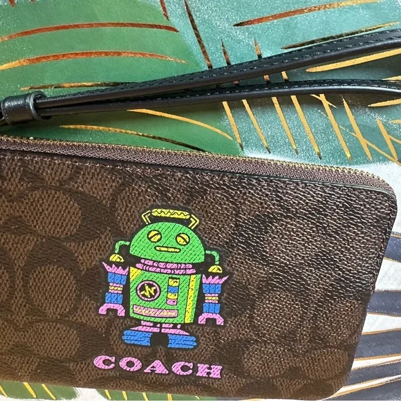🤖 Cosmic Coach Robot Corner Zip Wristlet NWT - Picture 13 of 14